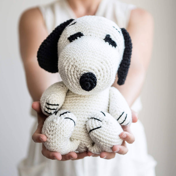 Stitch & Story - Snoopy Amigurumi Crochet Kit